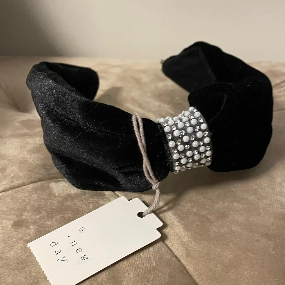 Black Velvet Rhinestone & Pearl Headband NWT